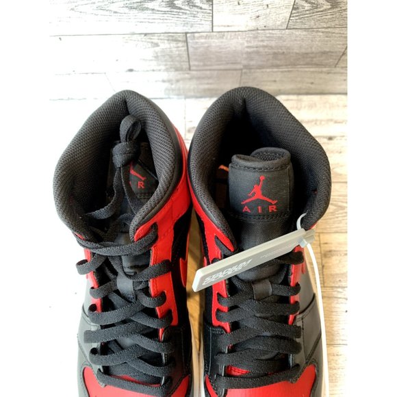 Athletic_Shoes